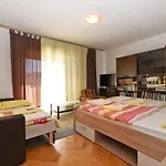 Appartement Josip 74 *