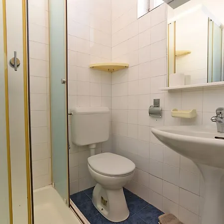 Apartment Josip 74 *