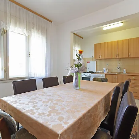 Josip 74 Apartman Póla