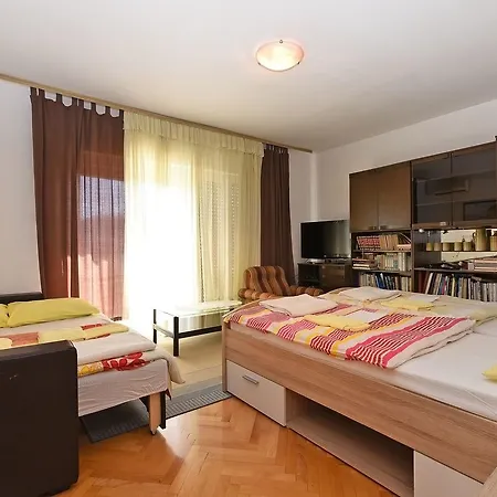 Apartment Josip 74 *