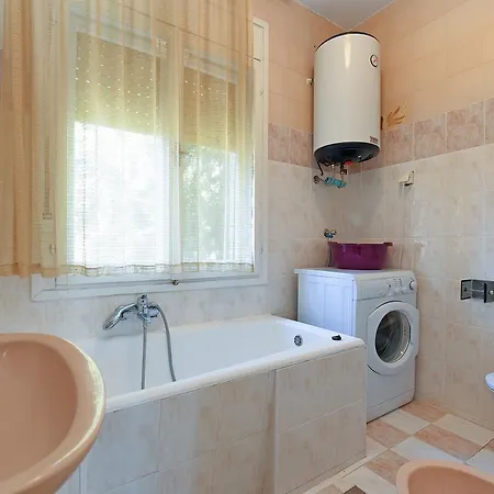 Josip 74 Apartman Póla